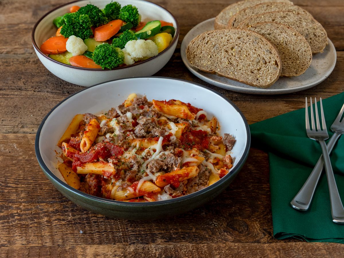 Baked ziti with vegetables and bread